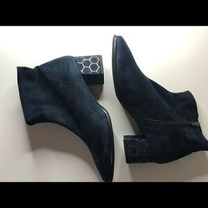 NWT Ron White Rapisardi collection. Odia boots.